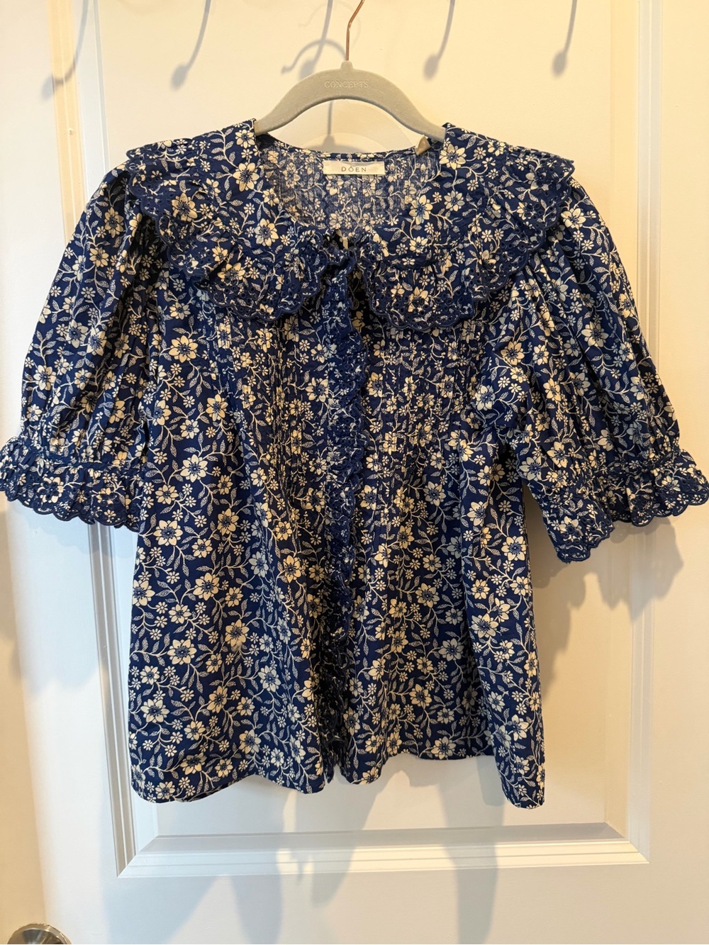 Doen Navy Floral Ruffle Collar Blouse